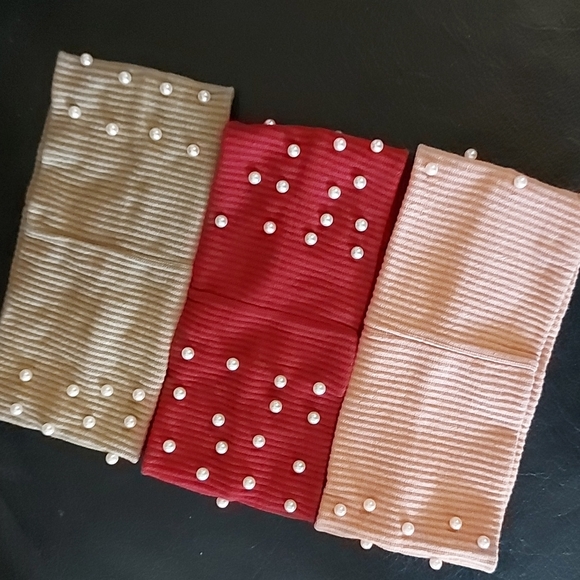 🎉 FREE WITH PURCHASE🎉 3 Pearl Headbands - Picture 2 of 5